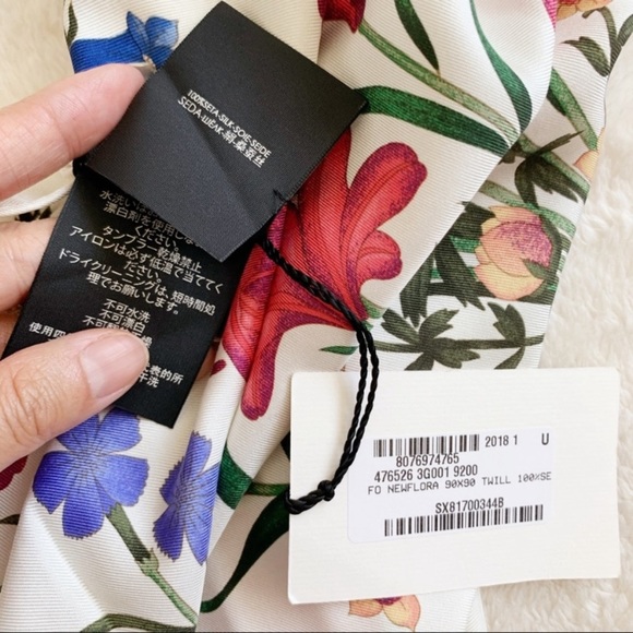 NWT Authentic Gucci Tweet Silk Flora Print Scarf​ - Picture 5 of 8